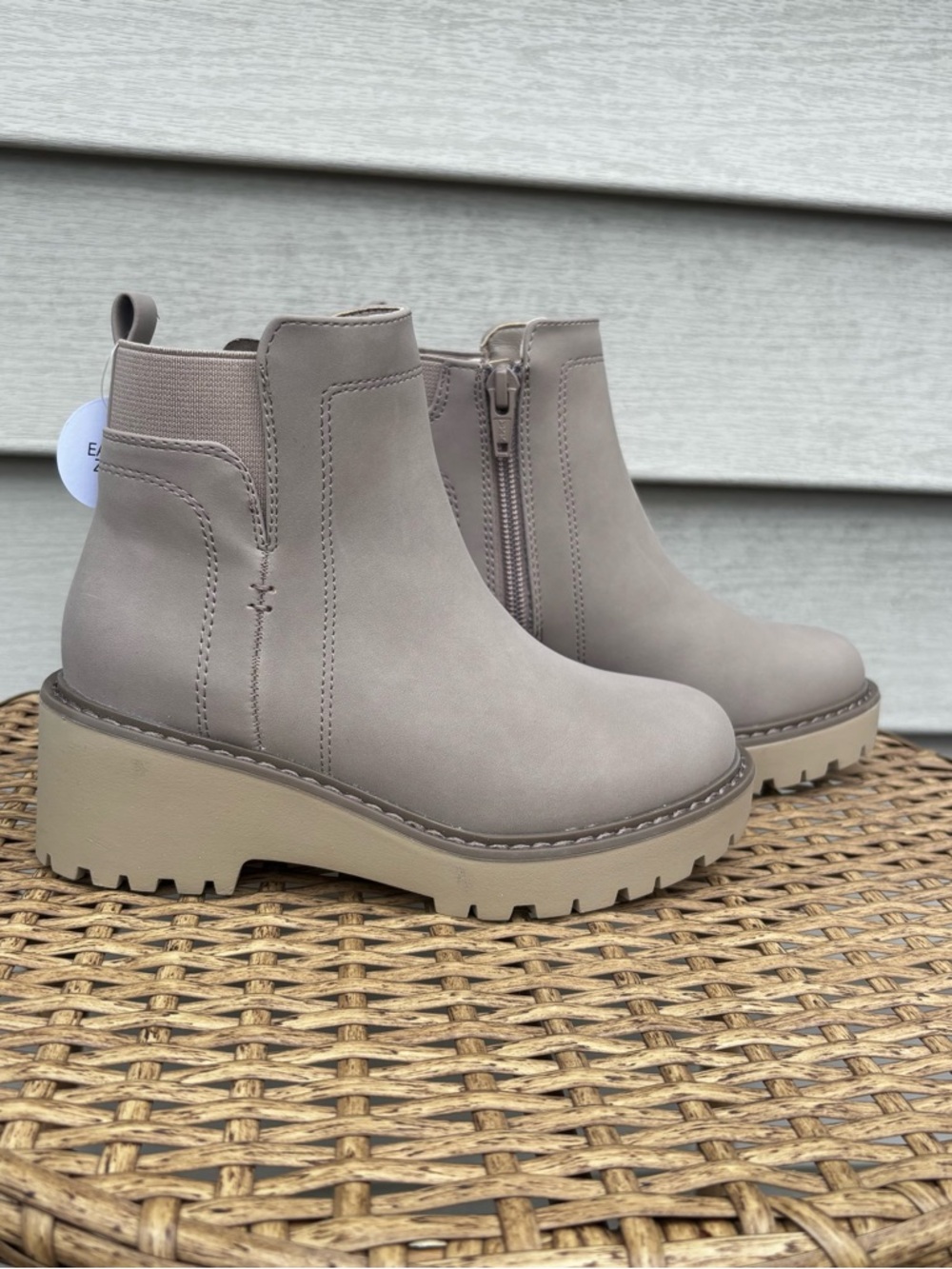 SONOMA Goods For Life Girls Inaya Lug Sole Chunky Ankle Boots- Mushroom -Size 12